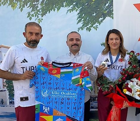Şengönül’den Avrupa Şampiyonu Hatice Akbaş’a Tebrik