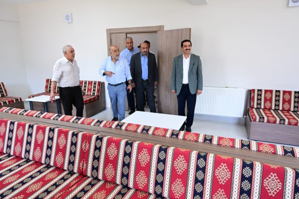 BAŞKAN TAŞKIN SELÇUKLU MAHALLESİ TAZİYE EVİ’NDE VATANDAŞLARLA BULUŞTU