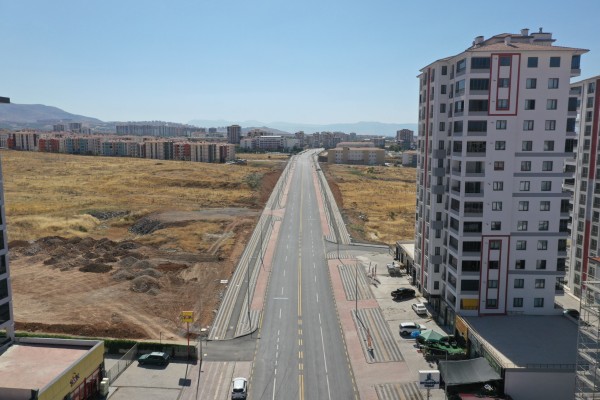 FİLİSTİN CADDESİ BÜYÜKŞEHİR BELEDİYESİ TARAFINDAN 30 METREYE ÇIKARILDI