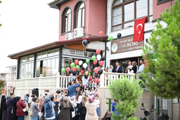 YEŞİLYURT’TA UÇURTMALAR GAZZE’DEKİ ÇOCUKLAR İÇİN GÖKYÜZÜNE YÜKSELDİ