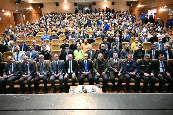 Vali Yavuz, Okul Sporları Bilgilendirme Toplantısına Katıldı