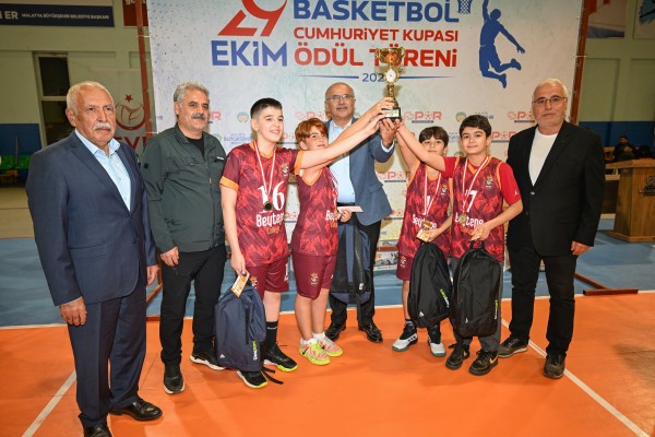 29 Ekim Cumhuriyet Kupası sahiplerini buldu